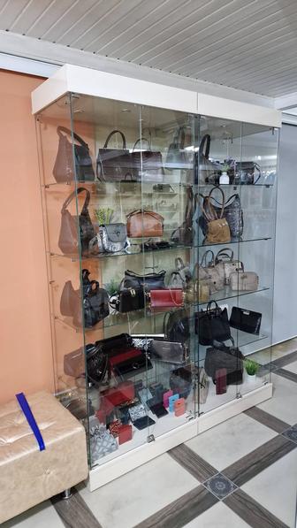 Стеклянная витрина, 2 шт