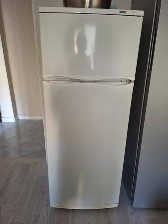 Холодильник б/у рабочий,Атлант