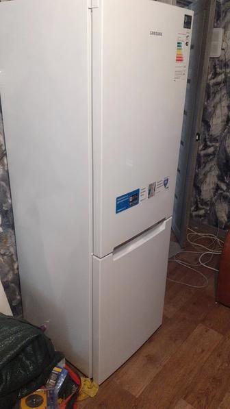 Продается холодильник марки Samsung RB-29 FSRNDWW No Frost