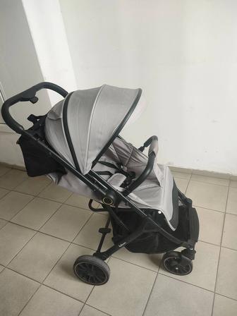 Продам прогулочная коляска легкая новая
