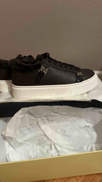 Кроссовки зимний