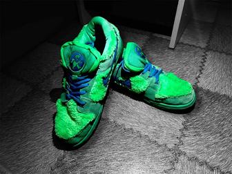 срочно продам кроссовки в отличном состоянии новые