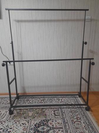 Продам вешалку напольную