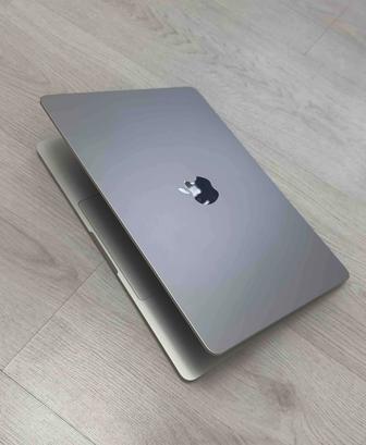 MacBook M2 512 GB