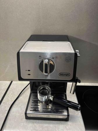 Кофеварка Delonghi рожковая