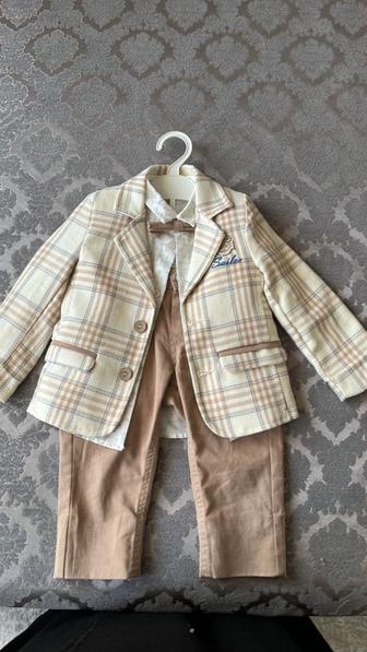 Продам детский костюм тройка