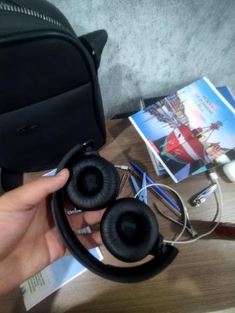 Продам накладные наушники jbl