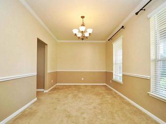 Поклейка обоев, закатка эмульсией, левкас.