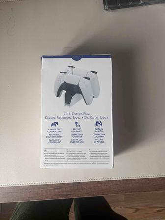 Зарядная станция Sony DualSense Charging Station PS5 CFI-ZDS1 белый