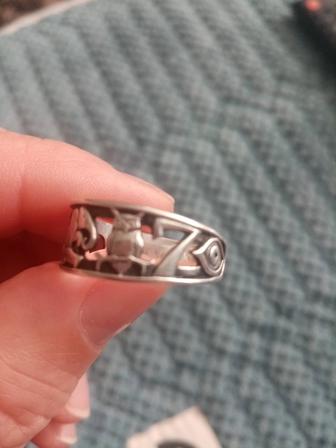 Продам серебряное кольцо