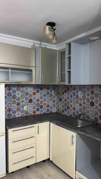 Отдаю бесплатно мебель. Кухня и шкаф для прихожей.