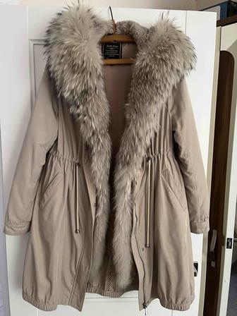Продам парку женскую