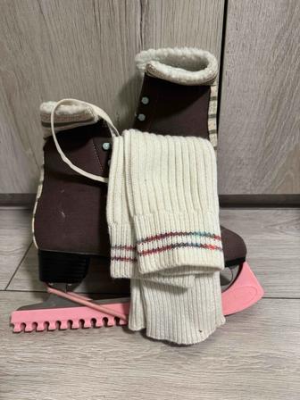 Коньки фигурные с сумкой и гетрами