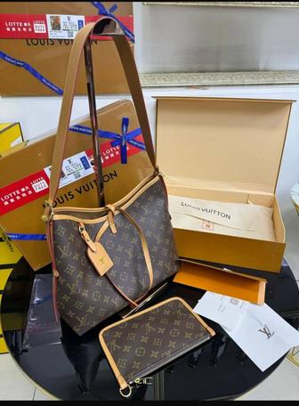 Сумка Louis Vuitton в фирменной подарочной коробке