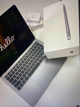 Ноутбук Apple MacBook Air  / 8 Гб / SSD 256 Гб / macOS / M