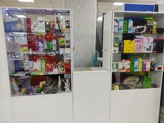 Продам витрину срочно.