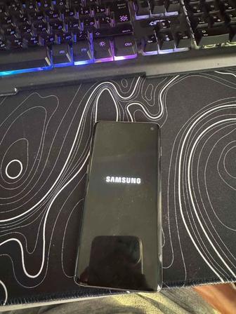 Продам телефон Samsung s10