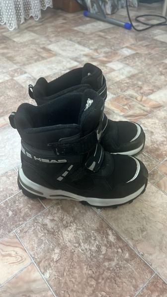 Продам зимние ботинки мальчиковые