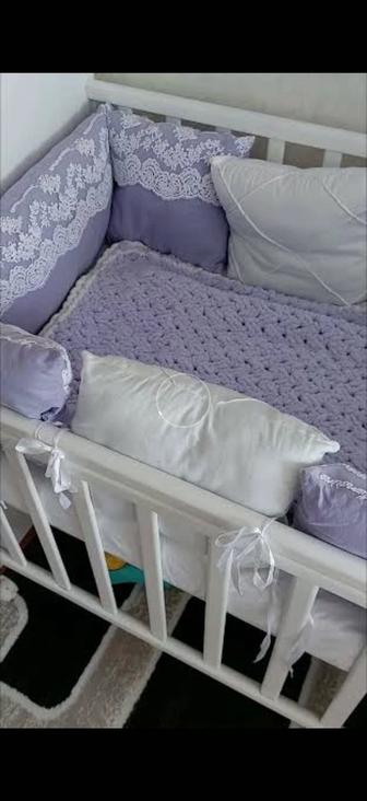 Продам кроватку, бортики, две простыни на резинке