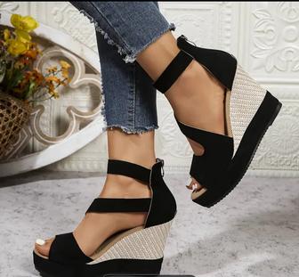 Продам босоножки