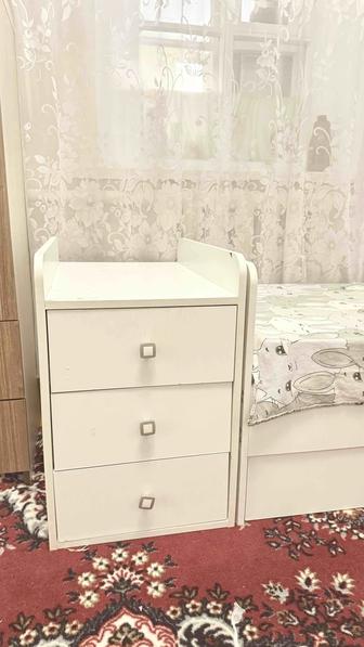 Отдам бесплатно детскую кроватку с комодом и матрасом