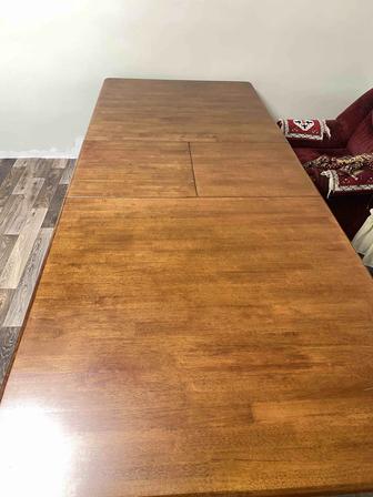 Стол со стульями для гостиной