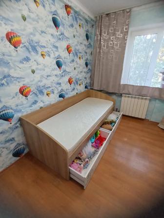 Кровать детская почти новые