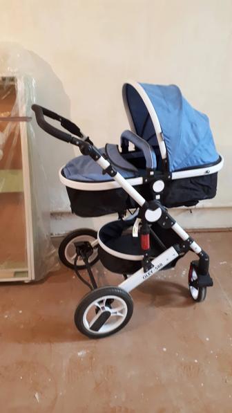 прогулочная детская коляскп