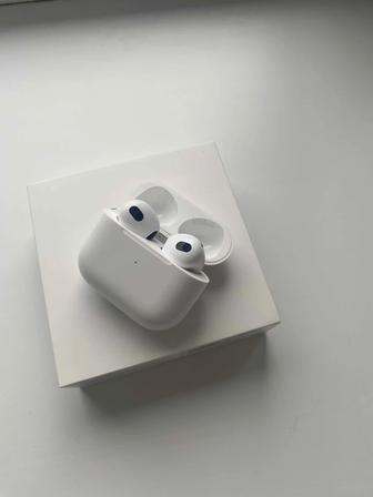 Продам оригинальные наушники Airpods (3 поколения)