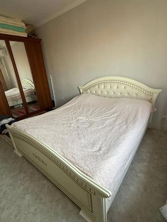 Кровать с матрасом