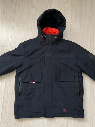 Продам мужскую зимнюю куртку Moncler