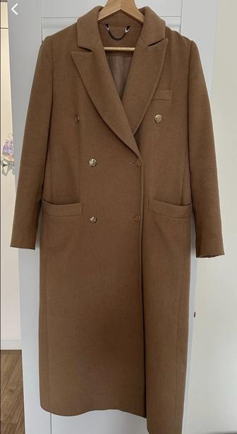 Коричневое пальто