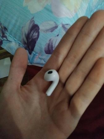 Правое ухо airpods