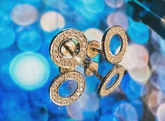 Продам срочно серьги-пусеты золото с бриллиантами