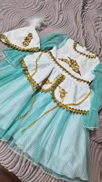 Продам детские платья одежду