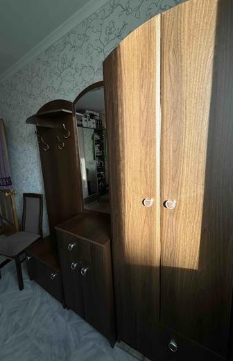 Продам мебель для прохожей (три шкафа)