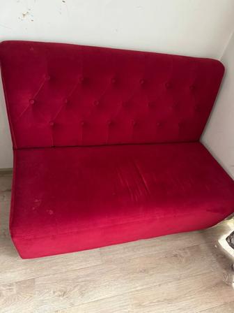 Продам Небольшой диванчик , можно как для салона так и для дома и 4 стулч