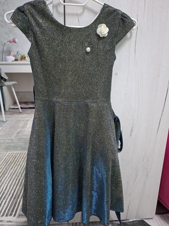 Продам красивое платье 3-5 лет