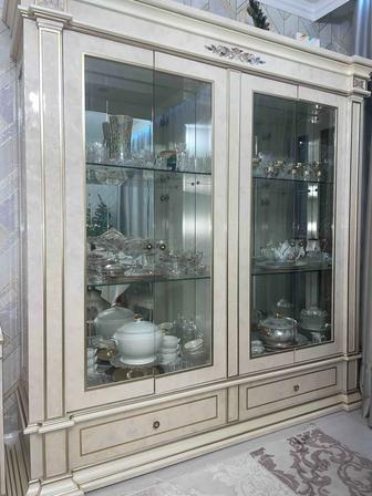Витрина Шикарная, нео-классика