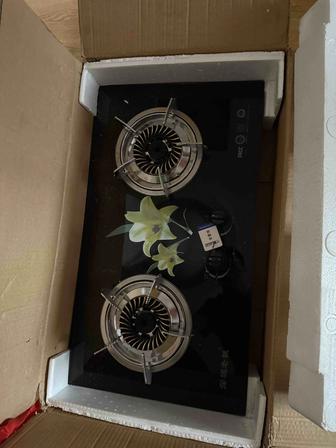 Продам газ плиту новая
