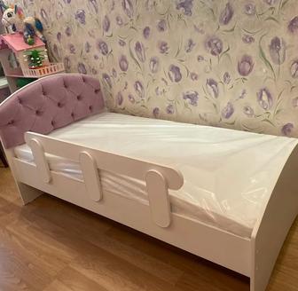 Кровать детская 180/90 с бортиком и матрасем