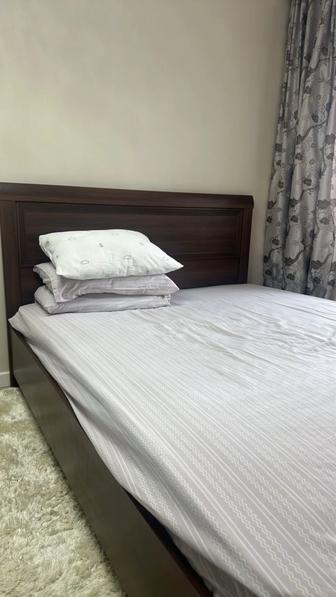 Кровать двуспальная с комодом