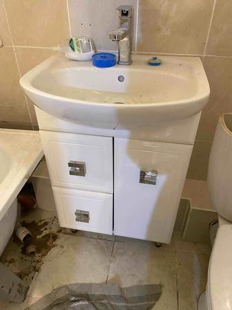 Срочно продается раковина с тумбой