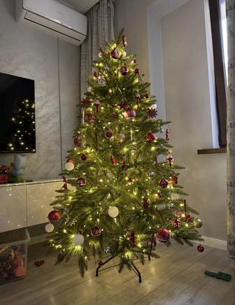 Продам новогоднюю елку с игрушками