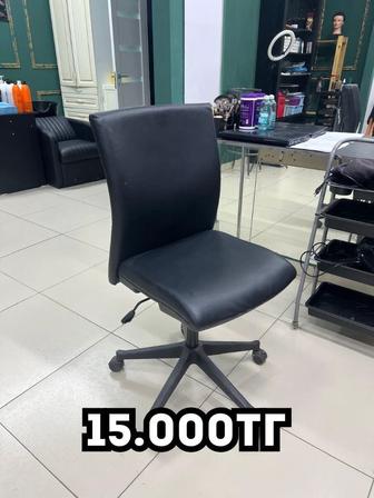 Продам кресло для парикмахера