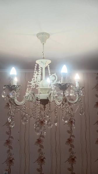 Продам. Люстру. Гостиная.