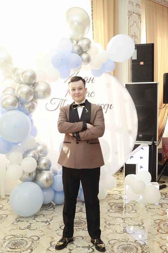 Ведущий