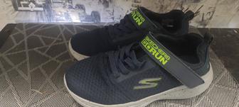 Продам детские кроссовки Skechers