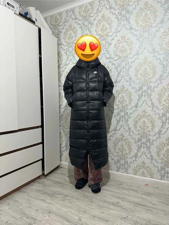 Продам длинную куртку зимнюю найк