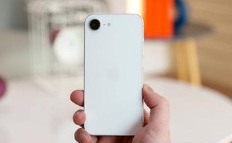 Айфон 16е в хорошем состоянии